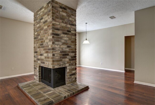 Building Photo - 11 Cottage Grove Pl