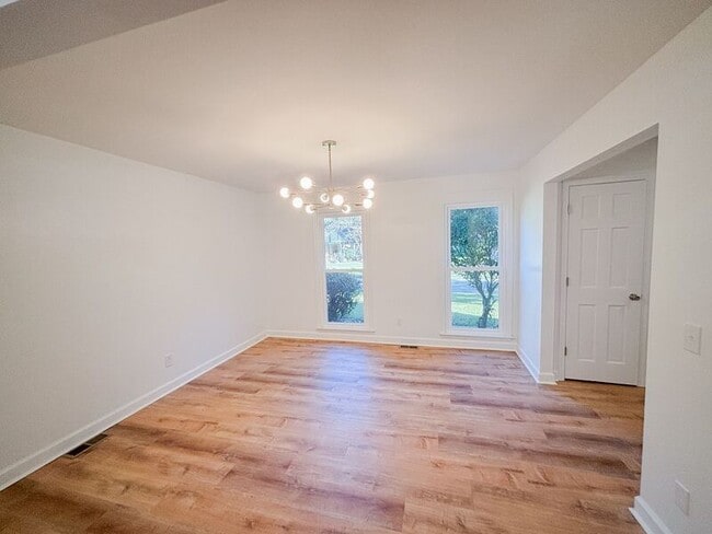 Foto del edificio - 104 Stratford Dr