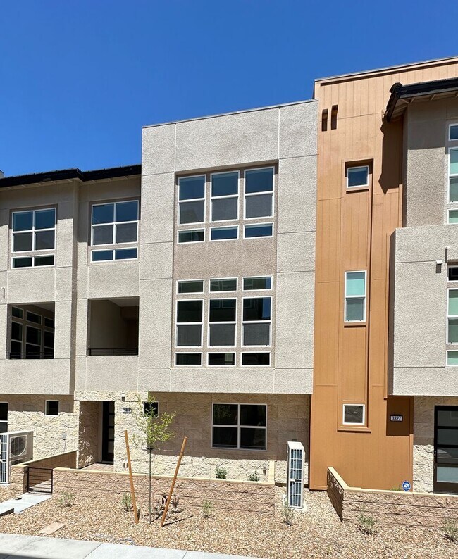 Building Photo - Henderson