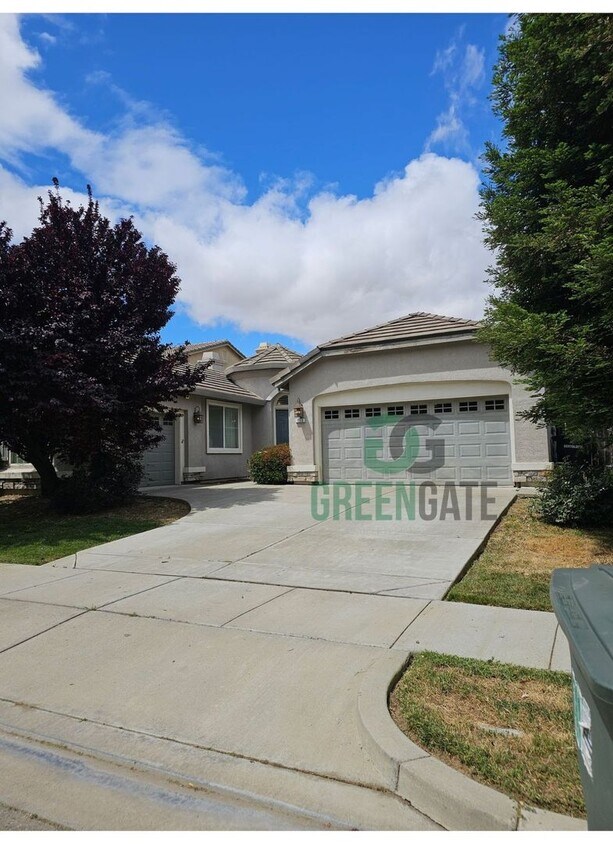 Primary Photo - Spacious 4 Bedroom 3 Bath in Patterson! AV...