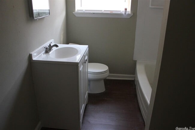 Building Photo - 3003 Bermuda Ln