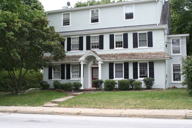 Foto del edificio - 716 W Main St