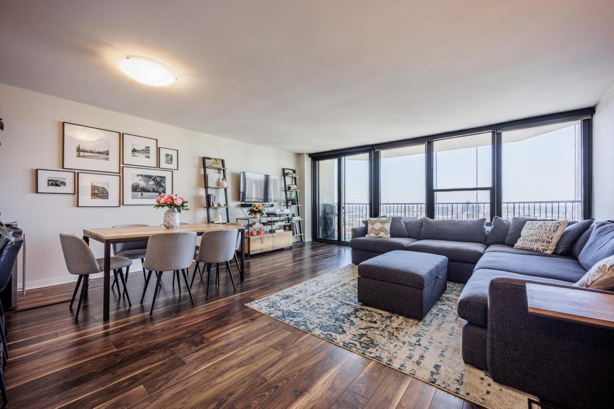 Foto principal - 1560 N Sandburg Ter
