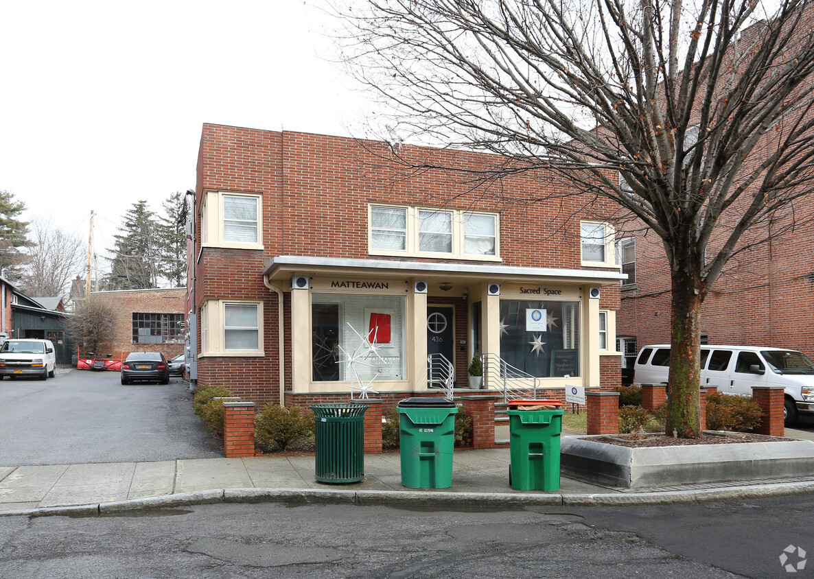 Building Photo - 436 Main St