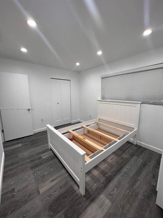 Foto del edificio - 11163 NW 7th St