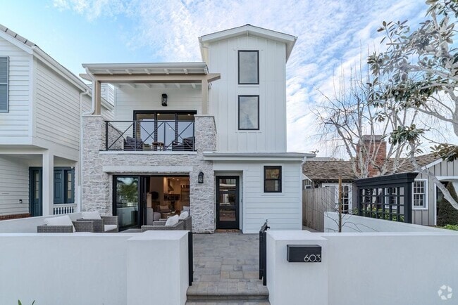 Building Photo - 603 Acacia Ave