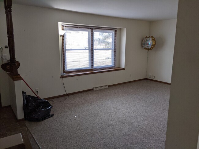 Building Photo - 1682 Highland Dr