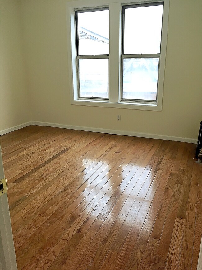 Bedroom - 716 W 180th St