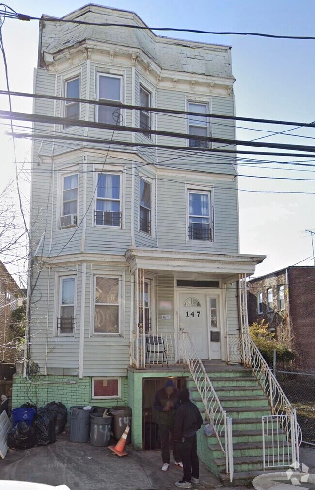 Building Photo - 147 Bostwick Ave