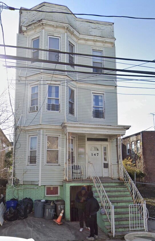 Primary Photo - 147 Bostwick Ave