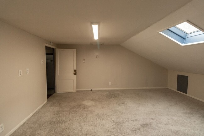 Building Photo - 1105 Hamilton Way