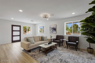 Building Photo - 7724 Rancho Destino Rd