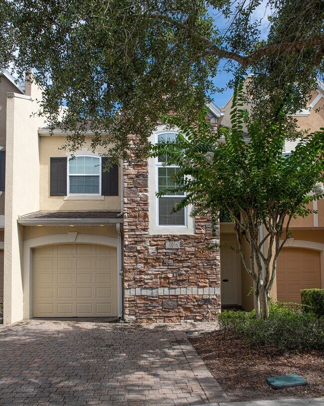 Building Photo - Beautiful 3 Bedroom + 2.5 Bathroom + Loft ...