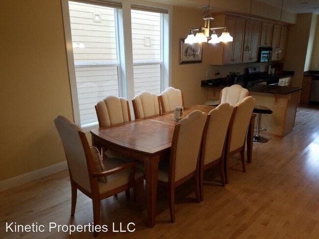 Building Photo - 2 br, 2.5 bath House - 4816 SW View Point ...