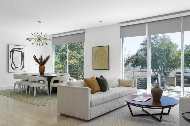Foto del edificio - 5204 Ridge Oak Dr