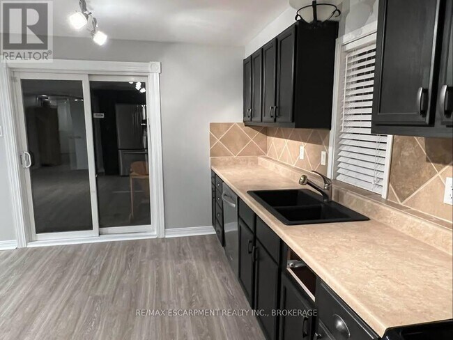 Photo du bâtiment - 205 Dorchester Dr