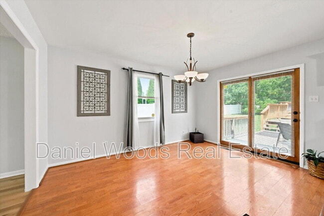 Building Photo - 409 Dutton St