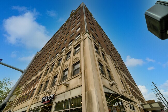 Foto del edificio - Commodore Place Apartments