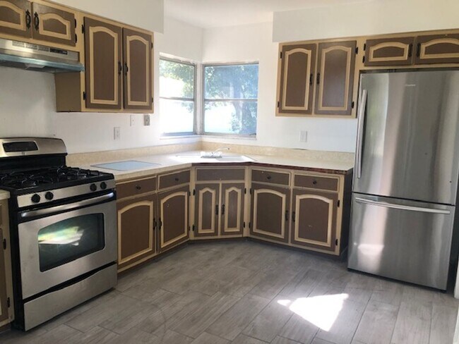 Foto del edificio - 3 Bed 2 Bath Home | Fenced Yard | Pet Frie...