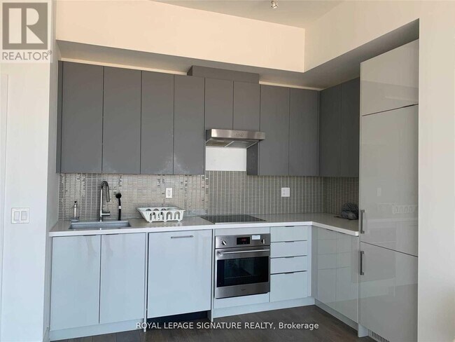 Building Photo - 2916 Hwy 7