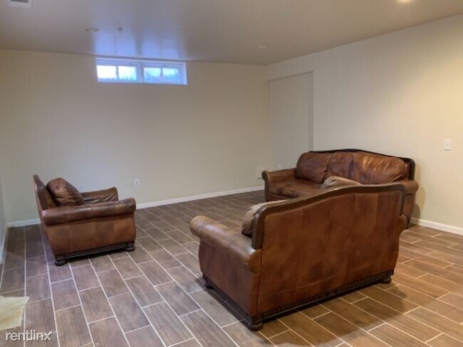 Foto del edificio - 2 br, 1 bath House - BASEMENT Apt