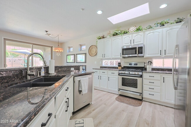 Building Photo - 2462 W Turtle Hill Dr