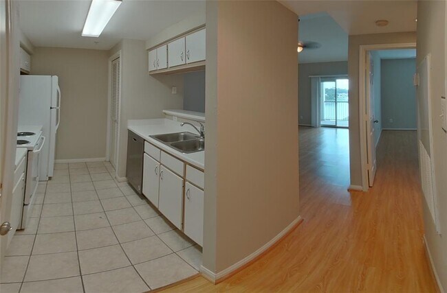 Building Photo - 12800 Melville Dr