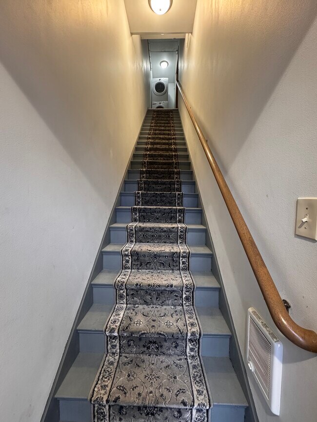 Foto del edificio - 123 E 3rd St