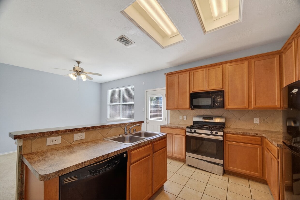 Foto principal - 3218 Pearl Bluff Ln