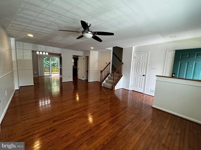 Foto del edificio - Charming 3BR/3.5BA 3 Level Townhome in Lorton