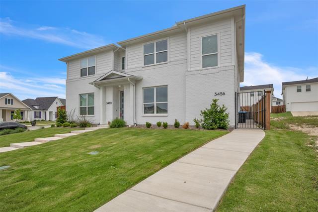 Foto principal - 3456 Lake District Ln