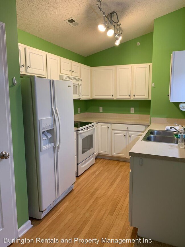 Building Photo - 3489 Forestdale Dr