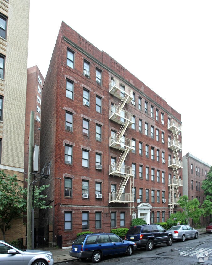Foto del edificio - 214 Sterling Pl