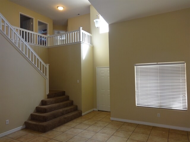Building Photo - 8409 Hemlock Ct