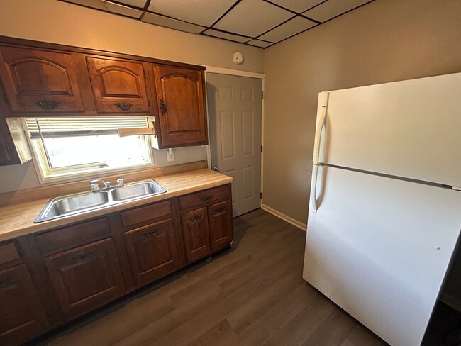 Building Photo - 1105 W High St