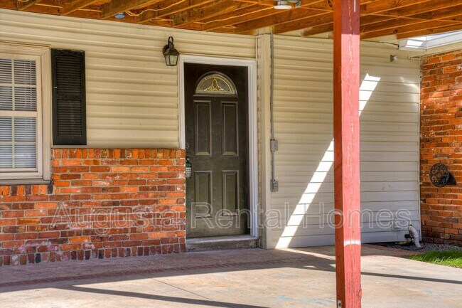 Building Photo - 2018 Wren Rd