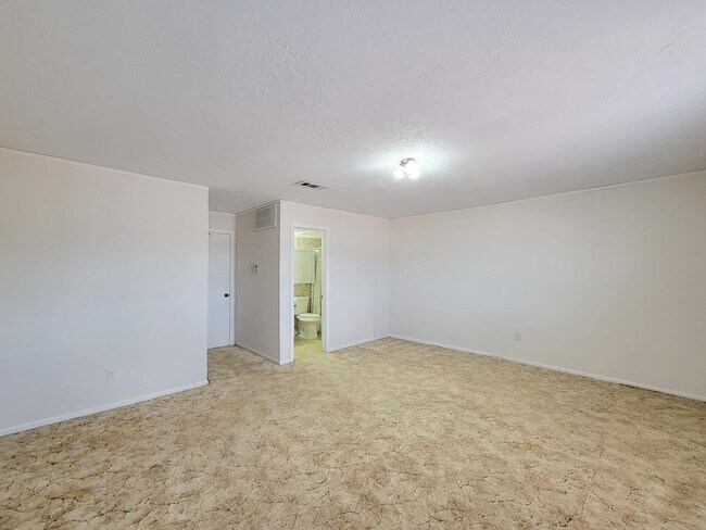 Foto del edificio - 1815 Country Village Blvd