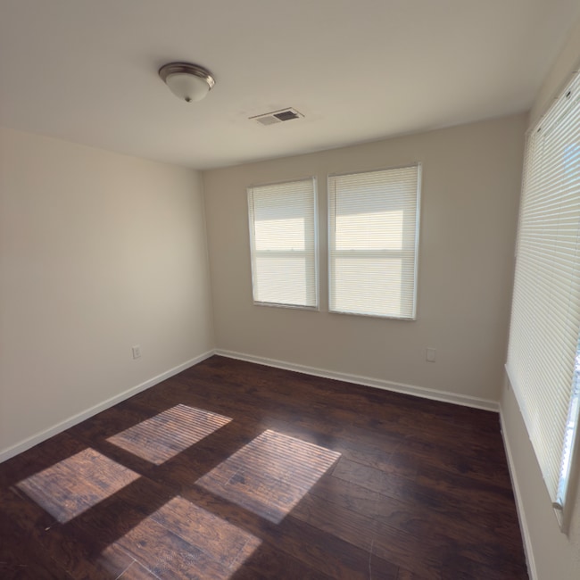 Building Photo - 1622 Farragut St
