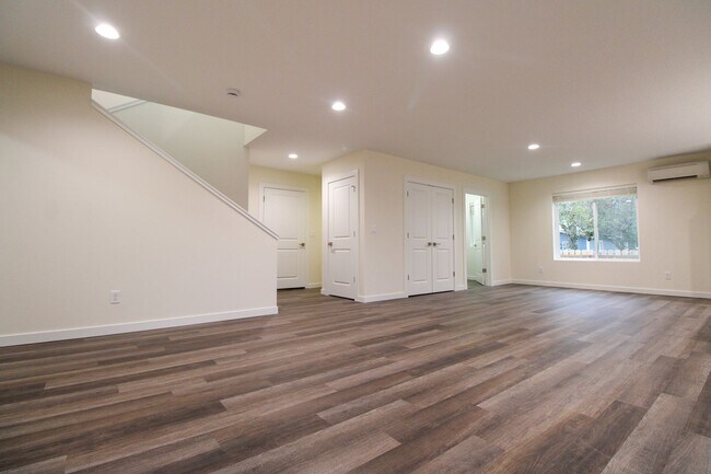 Building Photo - MAPLE2295-SPRUCE680