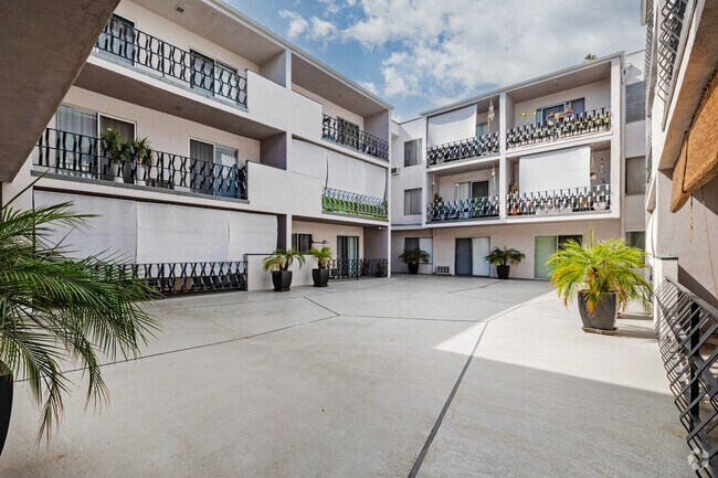 Patio - Mediterranean Apartments