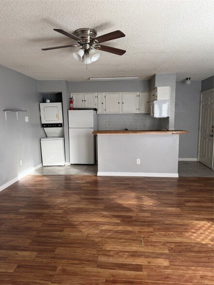 Foto del edificio - 9809 Walnut St