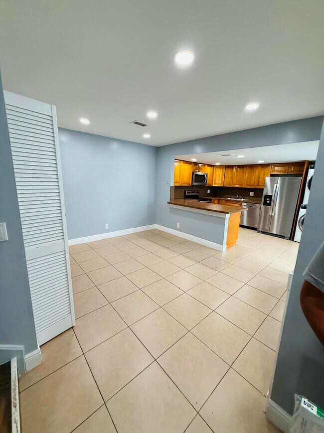 Building Photo - 12134 Regal Ct E