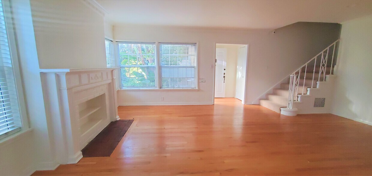 Foto principal - 10435 Ashton Ave