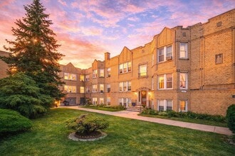 Building Photo - 2419 N Oak Park Ave