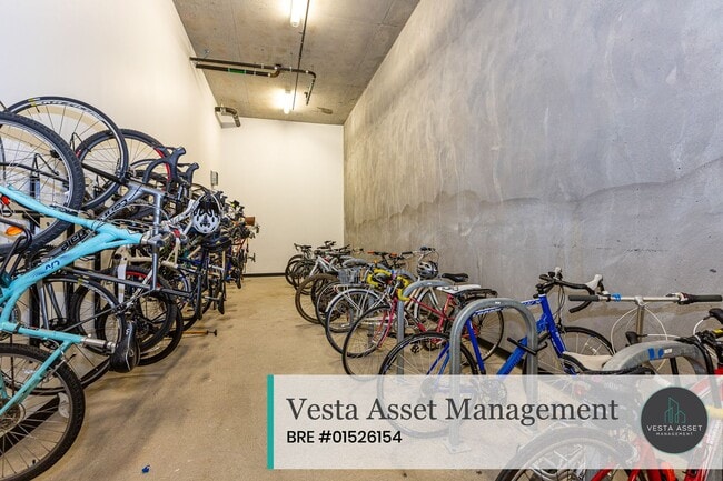 Building Photo - Designer 2-Bedroom in Iconic VIDA Residences