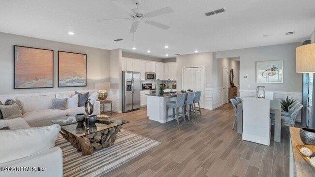 Foto del edificio - 494 Boracay Cir