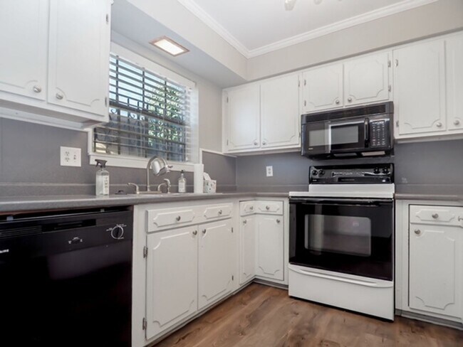Foto del edificio - Beautiful midtown condo