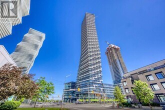Building Photo - 448 Burnhamthorpe Rd W