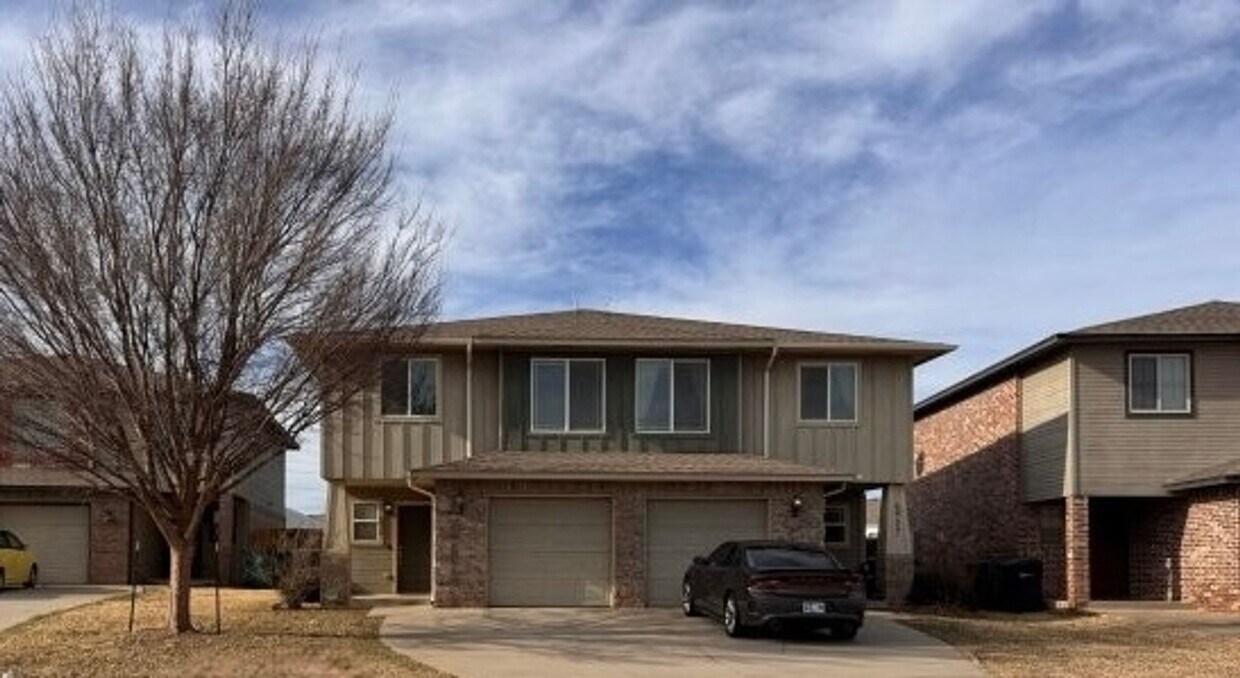 3 bedroom 2 story duplex in Deer Creek schools! - 3 bedroom 2 story duplex in Deer Creek schools!