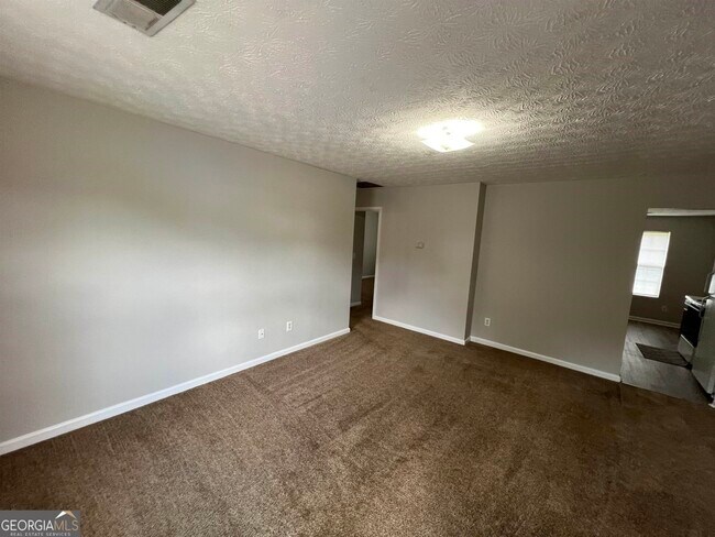 Building Photo - 70 Oak Park Dr